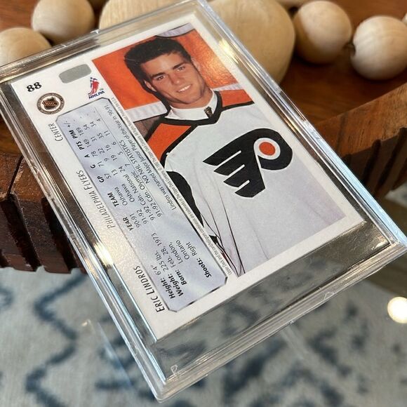 1992-93 Upper Deck Eric Lindros #88, Philadelphia Flyers Rookie Card - Picture 2 of 3